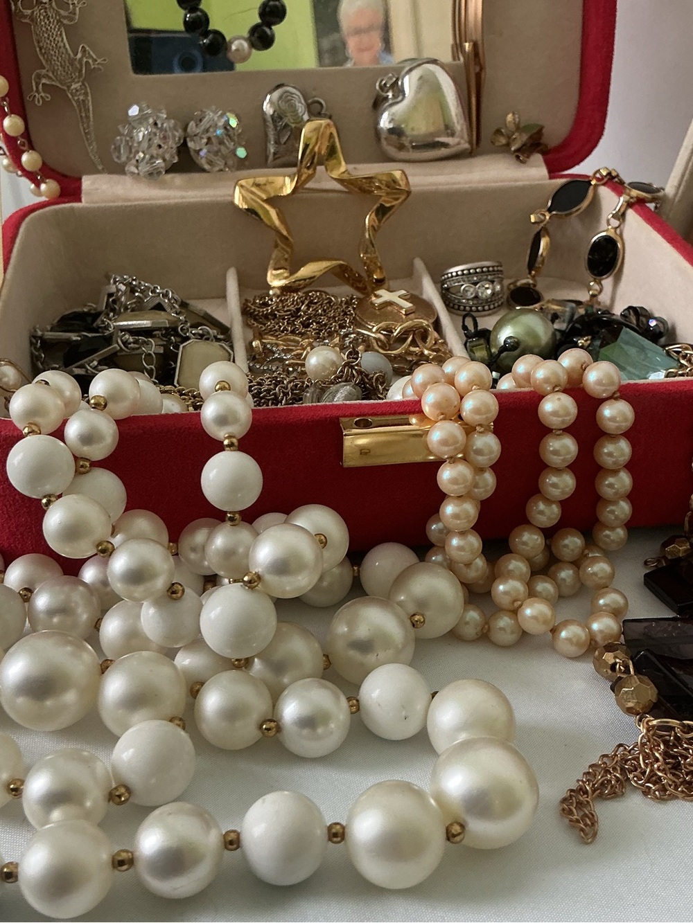 VINTAGE JEWELRY 35-Piece  BUNDLE SELLABLE & WEARABLE - Picture 5 of 12